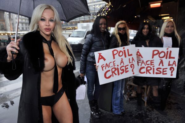 Cindy-Lee--Parti-du-plaisirnue-face-a-la-crise.jpg