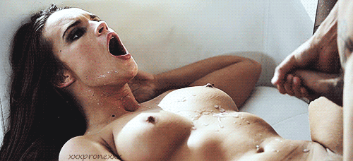 http://idata.erog.fr/1/91/43/52/Photo-pour-agrementer-le-site/FEMDOM/Cuckold/Cuckold-Nettoyage/Leche-moi-apres-m-avoir-souille/Leche-moi-apres-m-avoir-souille-01-04.gif