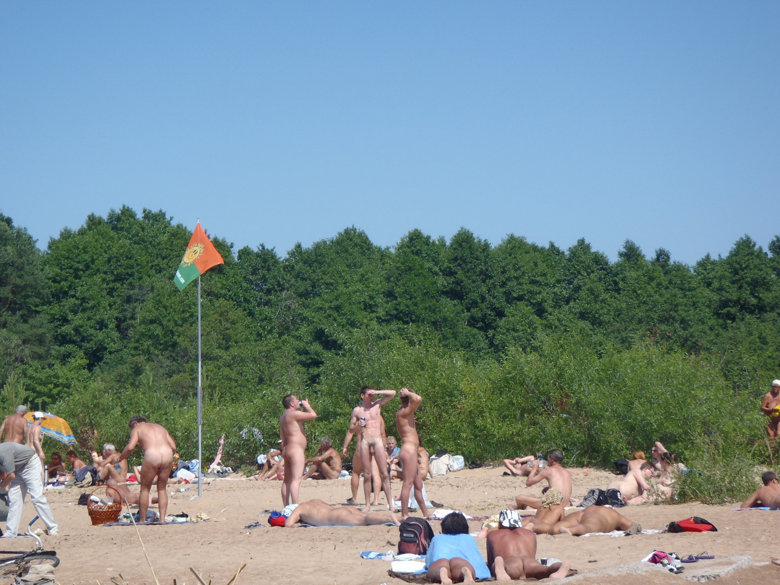 где есть пляжи с голыми людьми фото 116